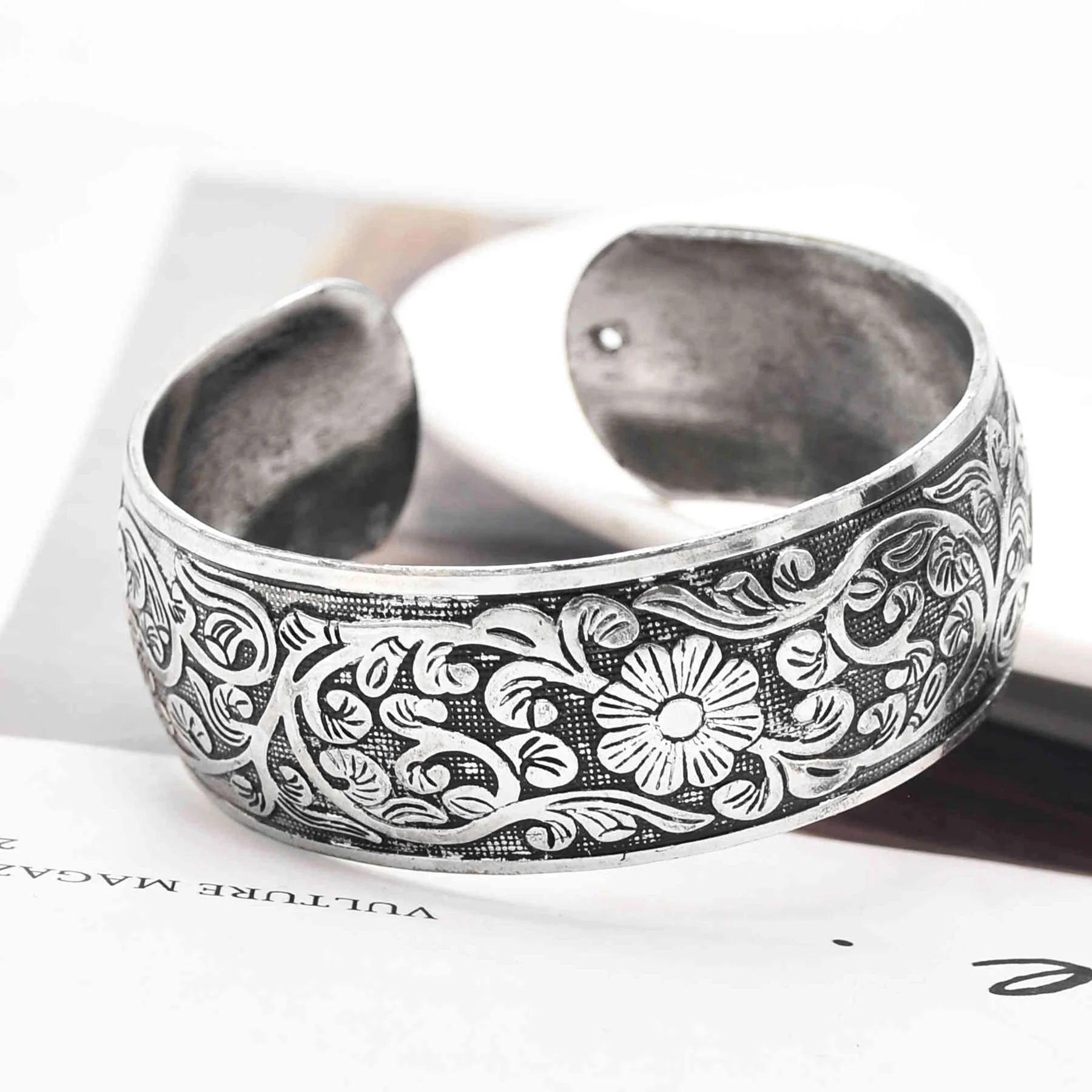 New Bohemian Tibetan Silver Color Metal Open Cuff Bangles Carved Flower for Women Female Tribal Gypsy Indian Party Jewelry Gifts