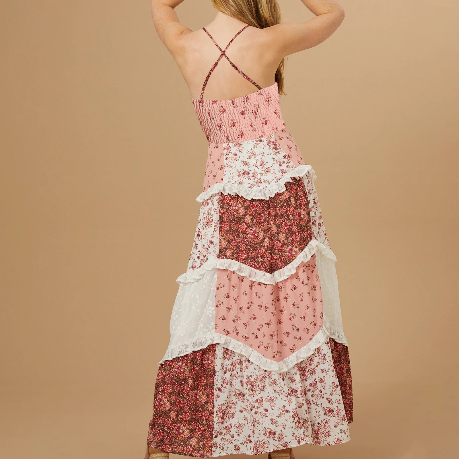 Damska Sukienka Letnia w Kwiaty Boho z Dekoltem w Serek, Rozkloszowana Sukienka Plażowa Długa Maxi na Lato 2025