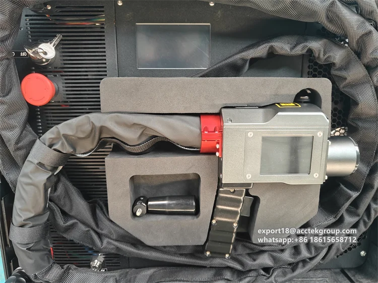 Pulitore laser a valigia pulsata da 500 W per macchina per la rimozione della vernice metallica Macchina per la pulizia laser a fibra di vernice per legno ruggine 300 W