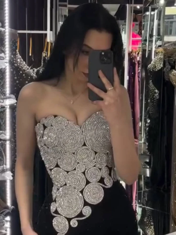 VC Black Velvet Long Prom Dress Strapless Sparklingly Beads Appliques Details Side High Split Celebrity Party Evening Gown