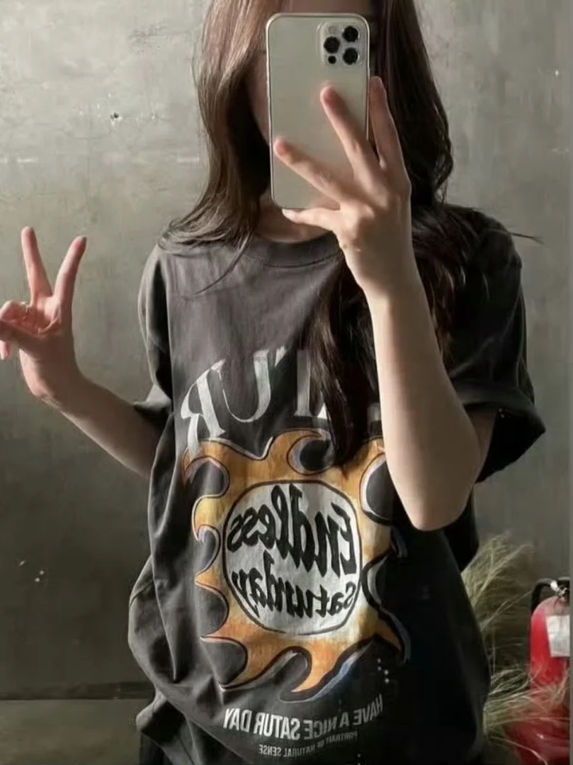 

Osaka Zhao Summer Sun Print Charcoal ey ort Sve American Retro T-irt Street Sle Top for Women Creative Cotton Tee