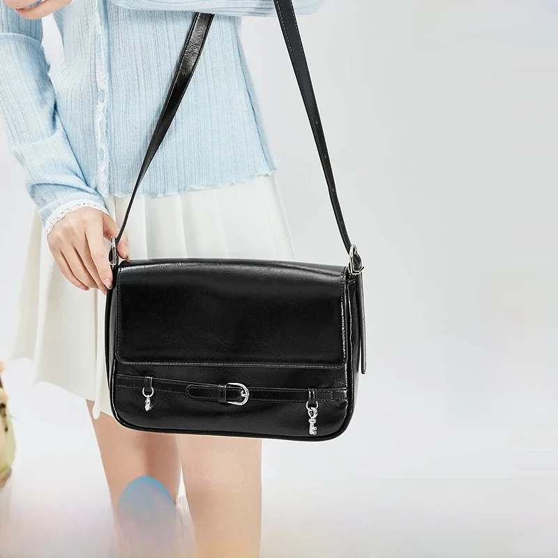 casual-commuter-women's-bag-cherry-old-money-style-vintage-flip-cover-pu-leather-satchel-single-strap-square-box-shape