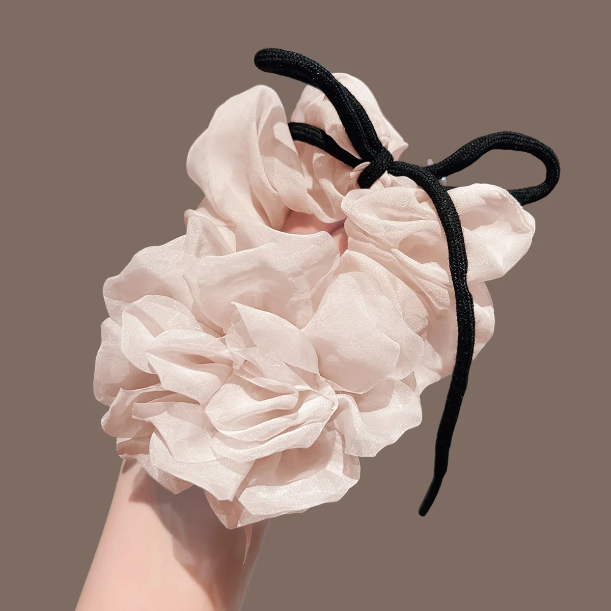 Eleganter Spitzenblumen-Scrunchie im koreanischen Stil, großer Haargummi für Damen und Mädchen, trendiges Haar-Accessoire für den Alltag. – Detail 11
