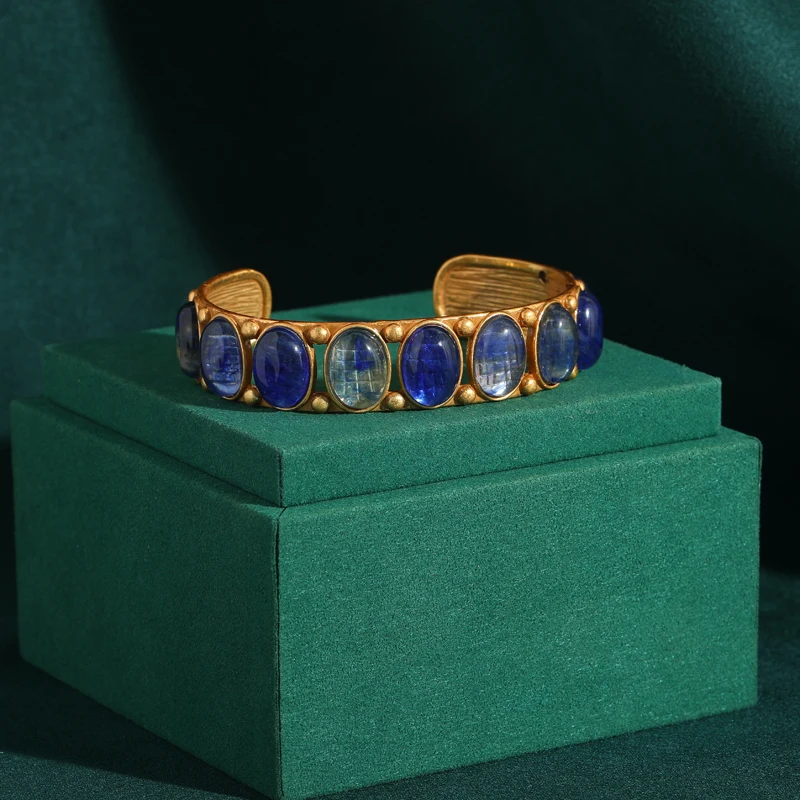 مجوهرات خمر أساور الحجر الأزرق للنساء التدرج عين القط الطبيعية الكفة سوار مجوهرات فاخرة مصمم ريترو 2025 الاتجاه