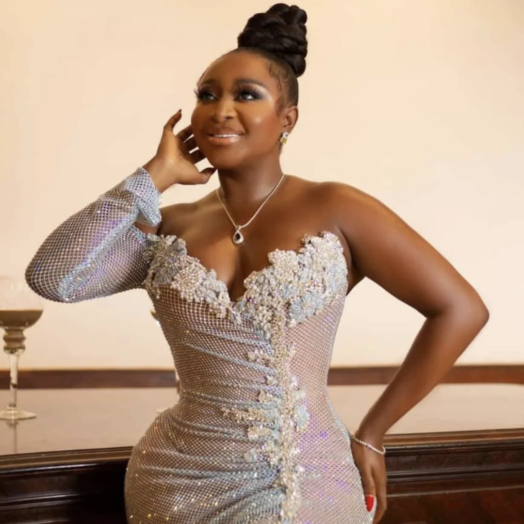 

Новинка 2025 года, высокое качество, африканская нигерийская ткань с тюлем, кружевная ткань, гипюровая вышивка, бисер, платья, блестки, 5 ярдов, JY485