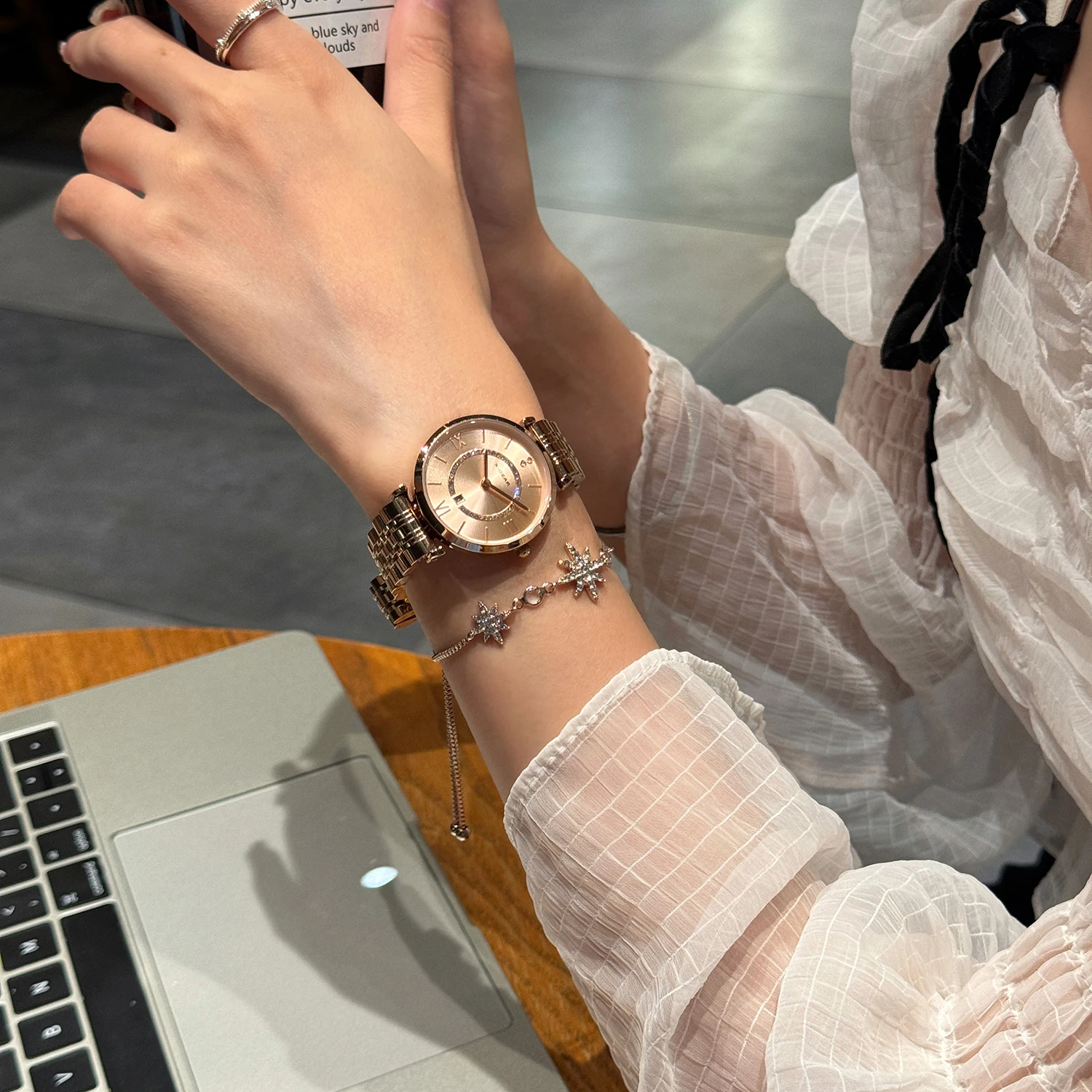 Orologi da coppia – Orologi da polso analogici al quarzo alla moda con cinturino in acciaio inossidabile per lui e per lei