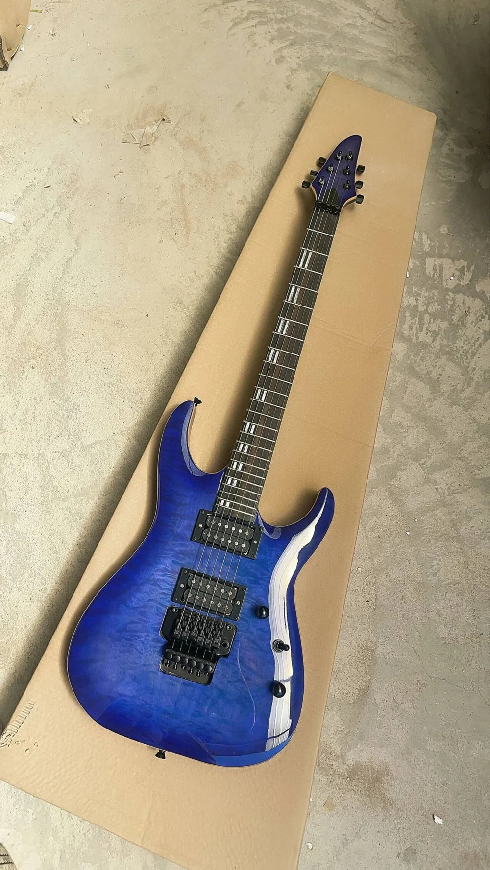 6 Strings Blue Body Electric Guitar with Black Hardware,Rosewood Fretboard,Maple Quilted Top,Offer Customized