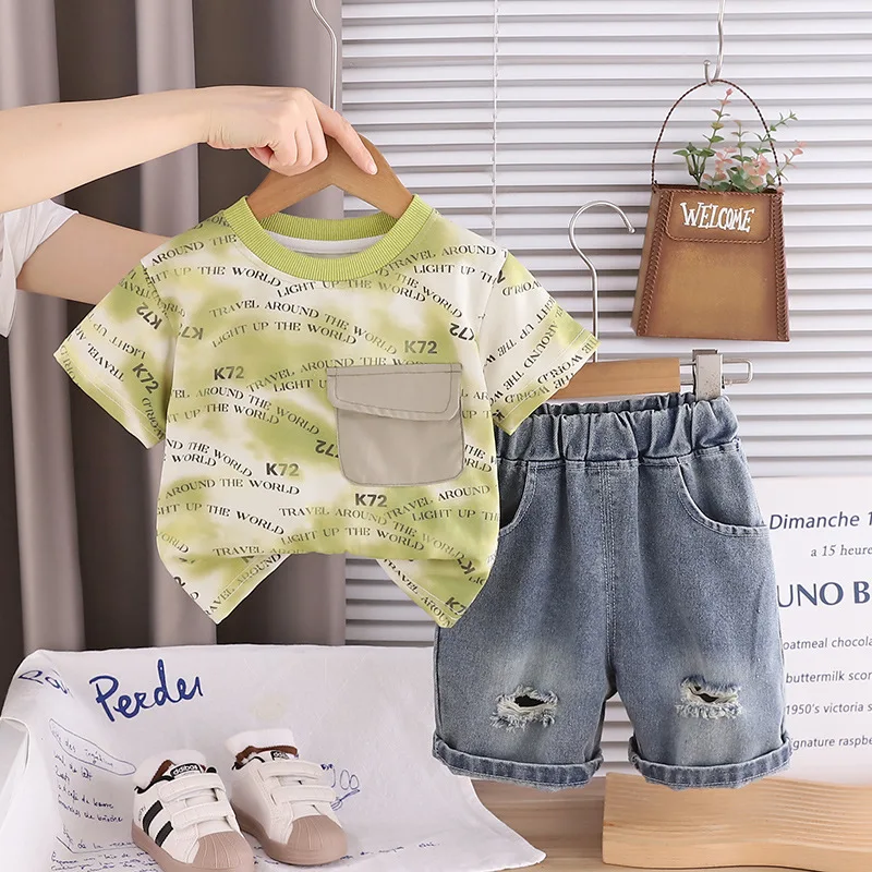 キッズサマー服2026韓国ベビー男の子レタープリントポケット付き半袖tシャツとデニムショートパンツ2点セット幼児服