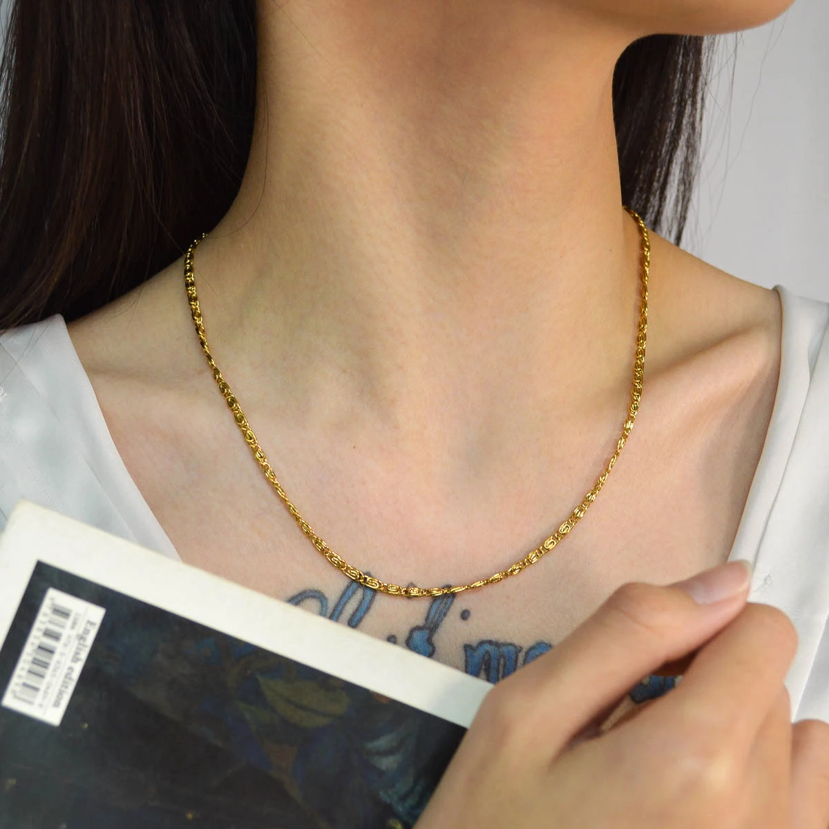 Women Vintage Textured Link Chain Necklace 18K Gold Plated Stainless Steel Thin Collarbone Chain Neck Jewelry Daily Office Party