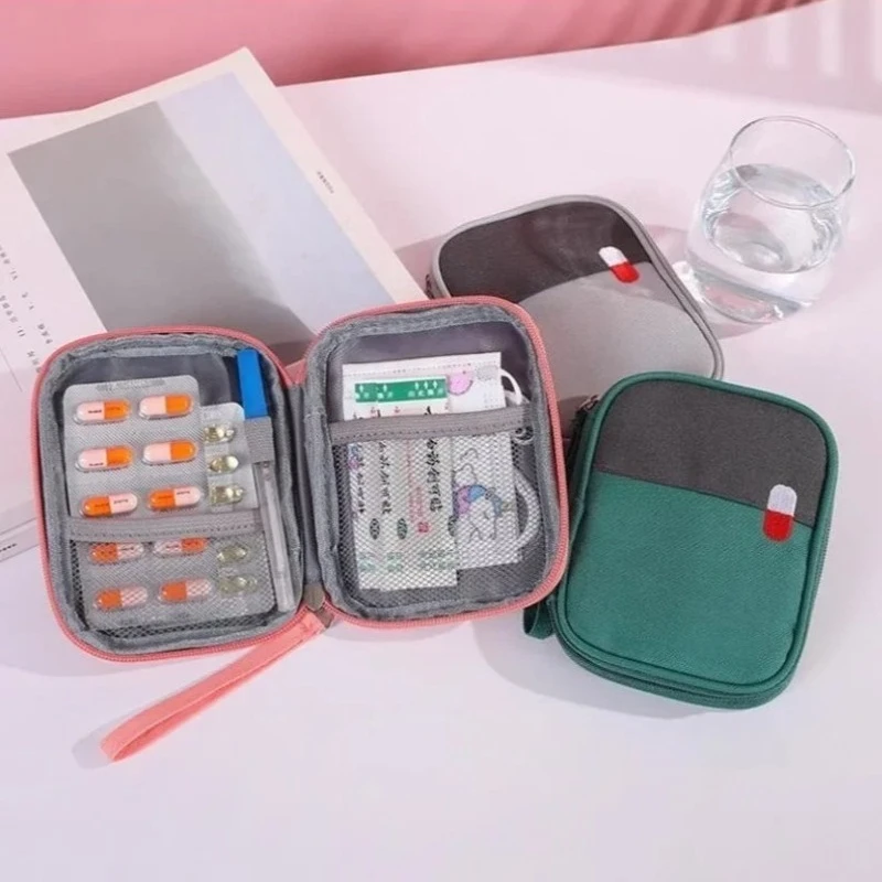 Outdoor Travel Portable First Aid Products Bag Zipper Large Capacity Portable Fabric First Aid Kit Pouch Bag 14x11cm