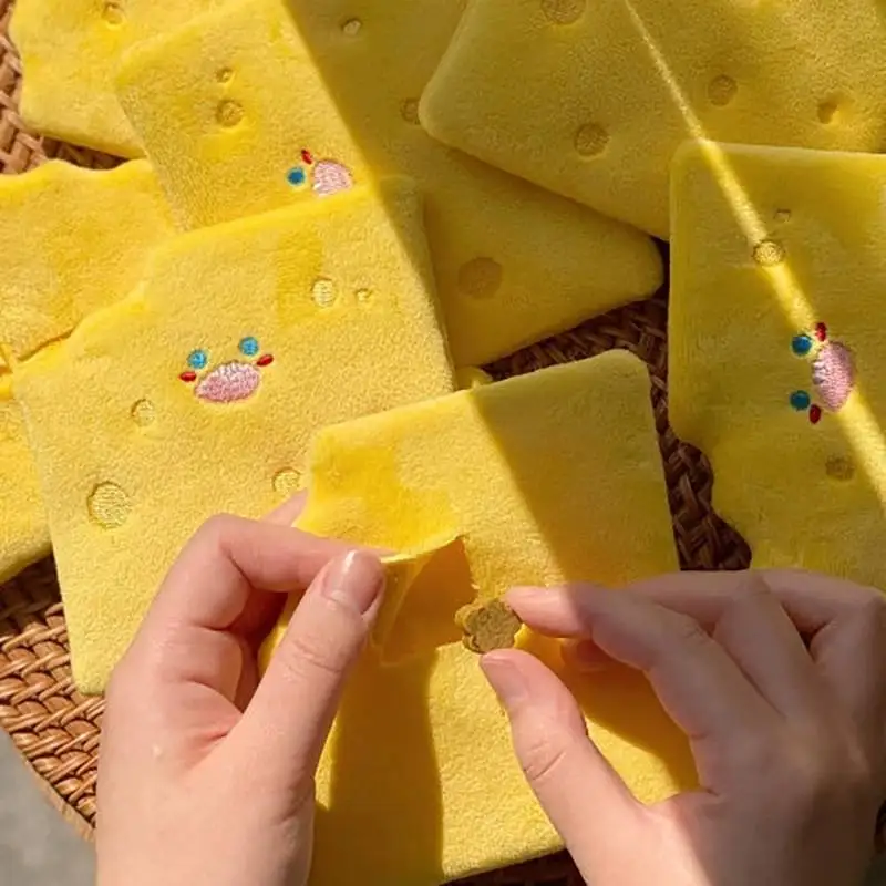 Cute Cheese‑Shaped Plush Squeaky Dog Toy Soft Bite‑proof Teething Chew Toy Exquisite Embroidery Anxiety Reduction Play Toy