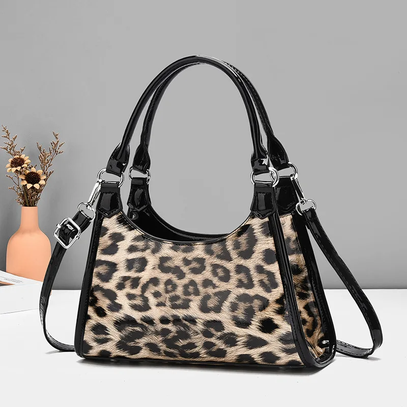 

‌SS25 Designer Leopard Underarm Bag Women Convertible Crescent Shoulder Crossbody Chic Retro Purse