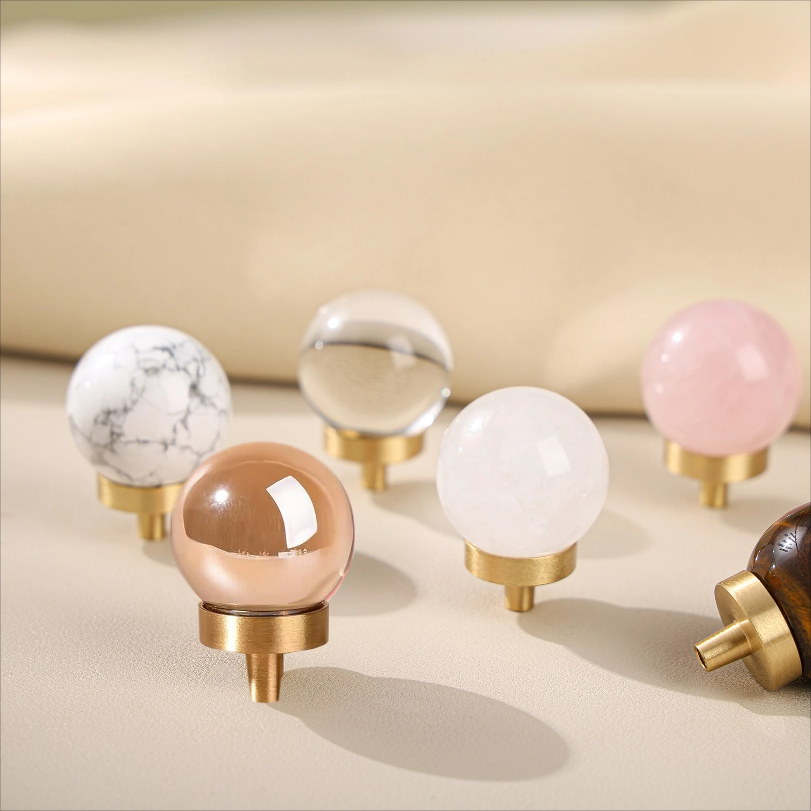 Natural crystal handle light luxury gold copper handle wardrobe door shoe cabinet drawer brass crystal ball handles