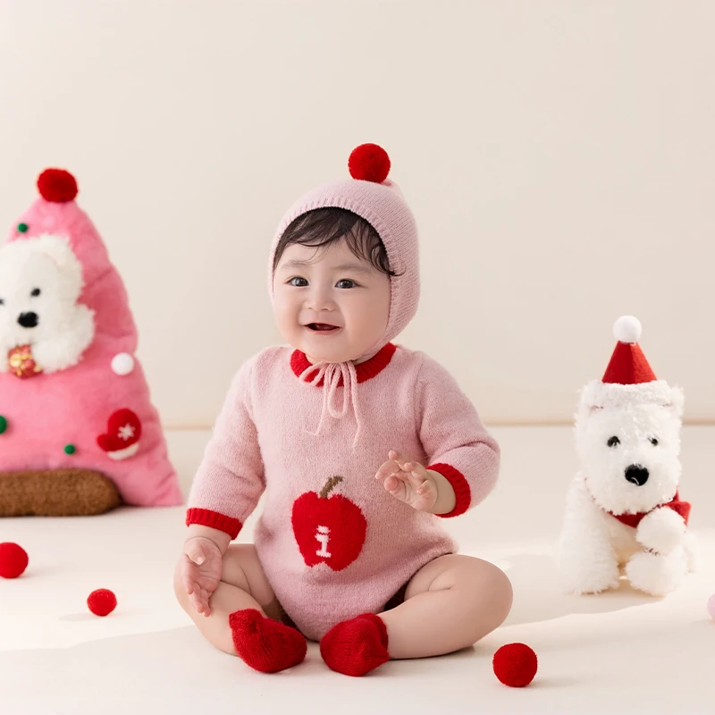 

3-4 month Baby Pink Knit Romper + Hat 2pcs/Set Newborn Photography Outfit Ins Style Christmas Tree Pillow & Puppy Plush Toy Gift