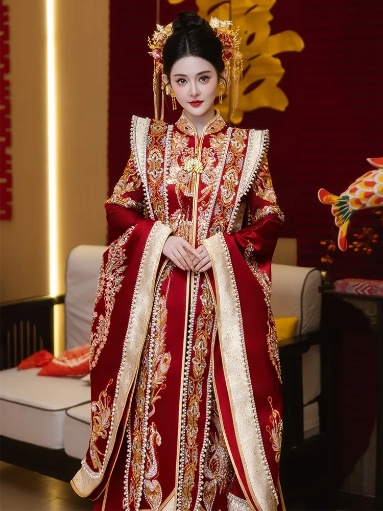 

A complete set of traditional Chinese wedding dress for brides large-sized attire