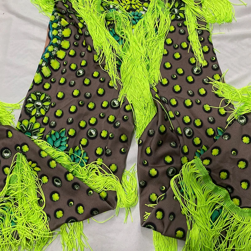 Moda verde con frange a maniche lunghe con collo alto stampato strass vestito da sera celebrare abbigliamento compleanno danza Costume