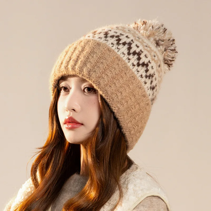 

2024 women's knitted hat. Thick fleece, ear protection. Fashionable, versatile, face-slimming. Windproof for cycling.