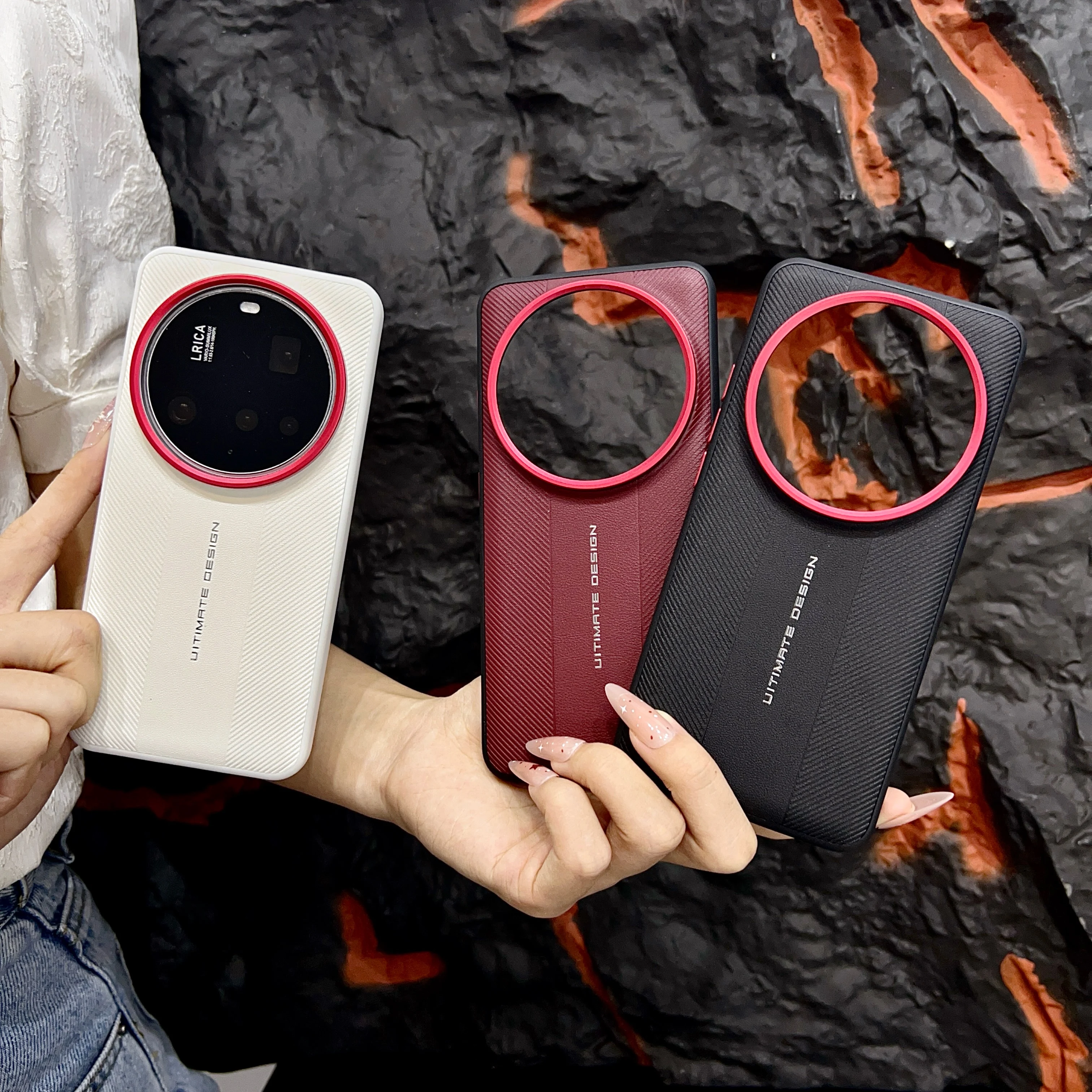 Capa de celular para Xiaomi 15 Ultra 14 Ultra 13 Ultra com textura de couro, cor sólida vermelha, anel de lente, à prova de choque e resistente a impressões digitais.