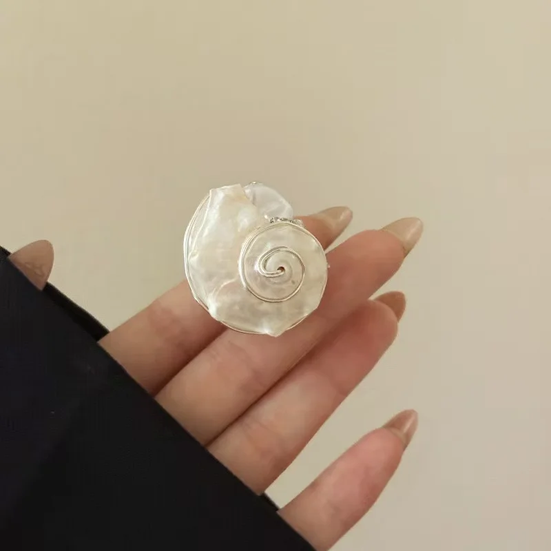 

Large Size Shell Shaped Metal Ring for Women Natural Ocean Theme Travel Accessory Suitable for Daily Wear