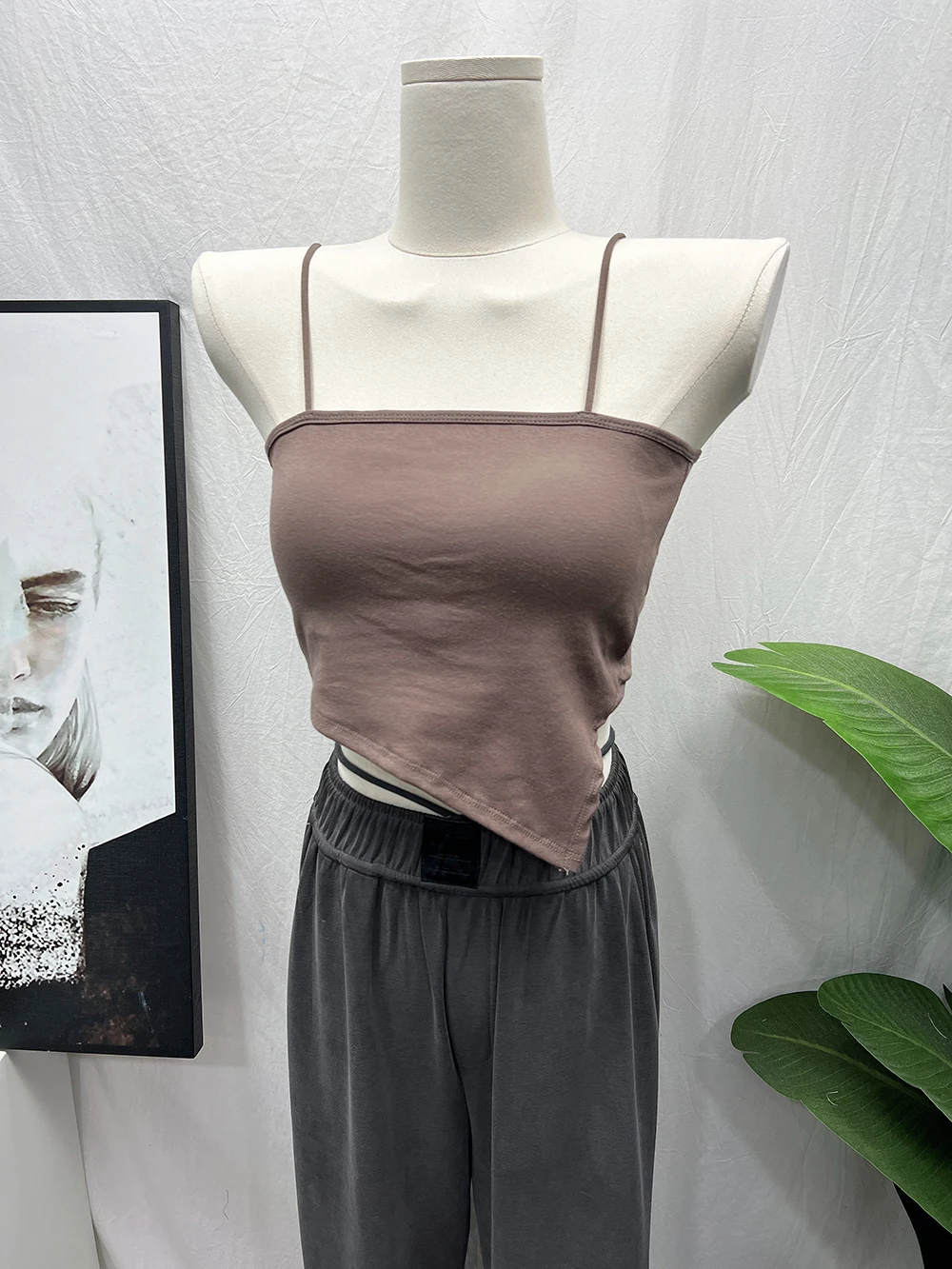 Women's Slim Fit Tank Top with Integrated Chest Pad Fashionable Underwear Base Layer Short Style Commute Trend  Color