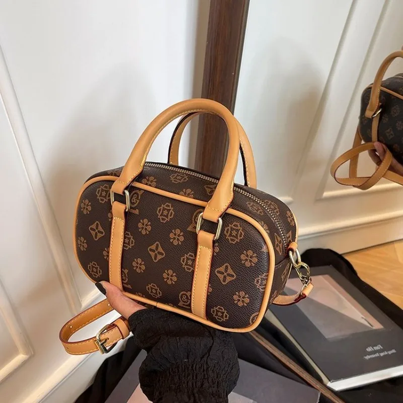 

Stylish Designer Diaper Bags For Women Large Capacity Leather Tote Bag Minimalist Elegant Vintage Simple Luxury Fashion