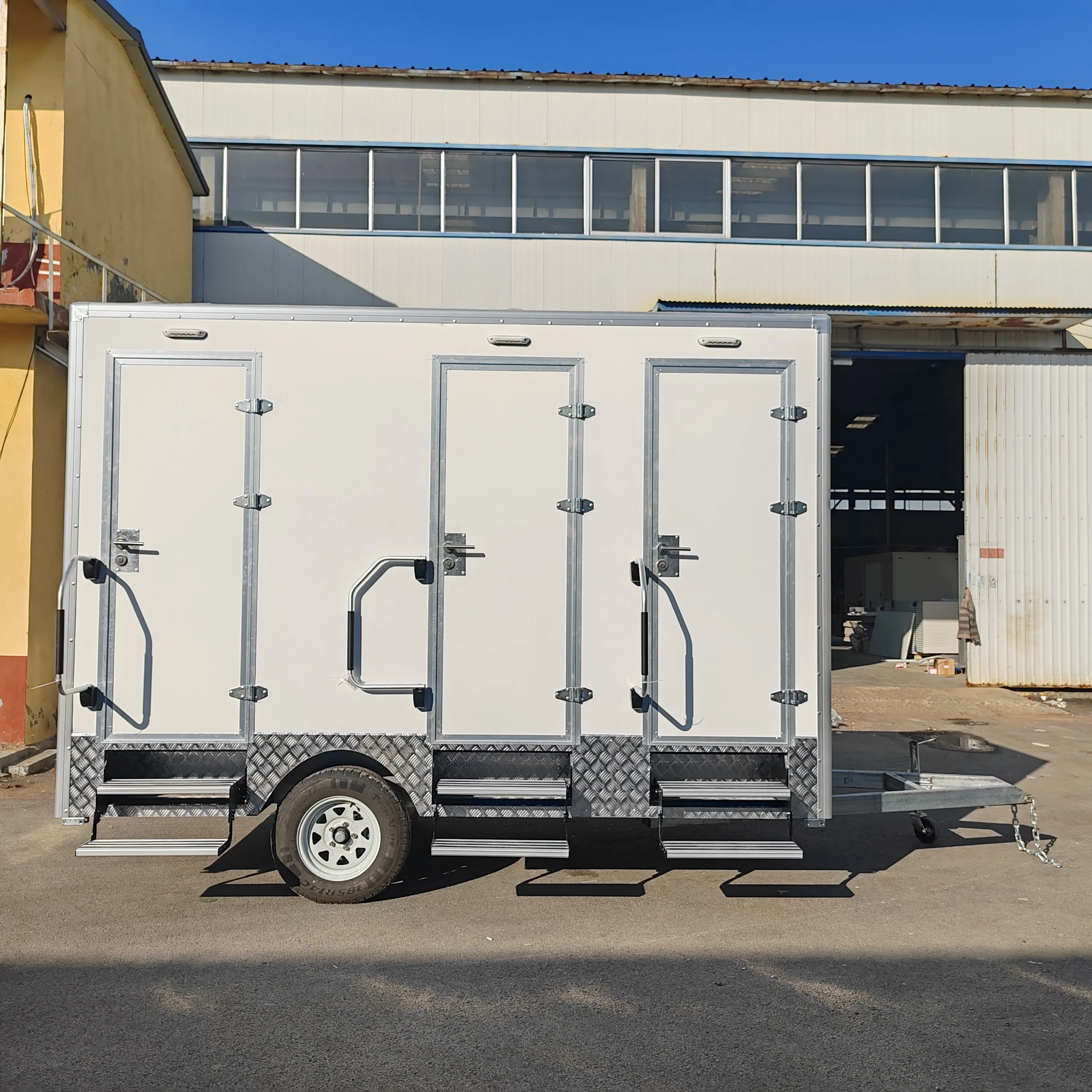 Remorque de toilettes mobiles  - Outdoor Camping Rental avis et prix