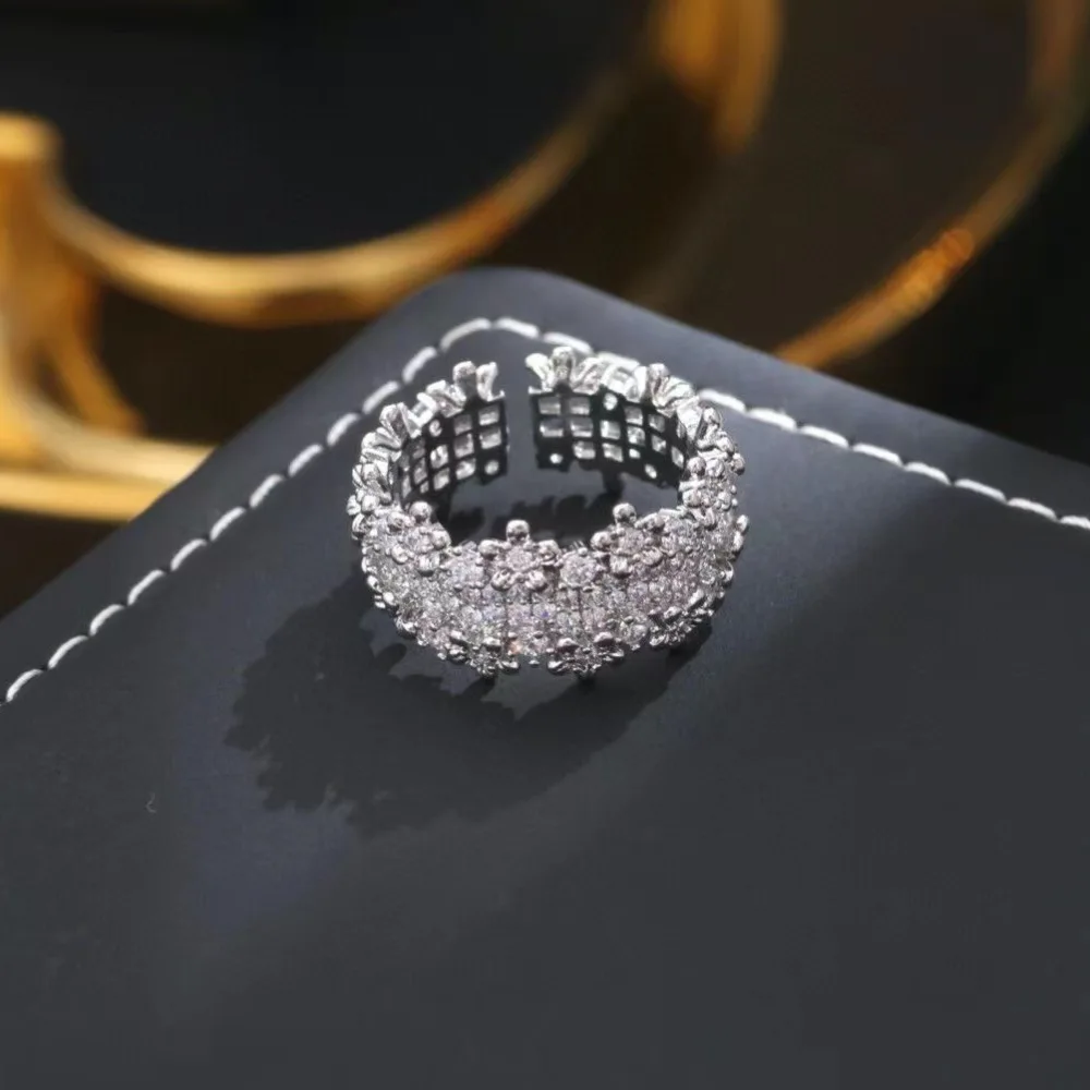 خاتم نسائي مفتوح من المألوف والإبداعي بتصميم بتلات مجوفة مرصع بالزركون، خاتم ذهبي نسائي ساحر.