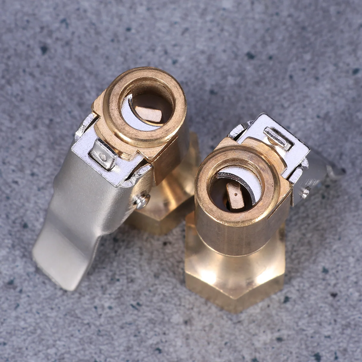 

2Pcs Car Tire Inflator Air Duty Brass Lock-on Straight Flow Design for Easy Inflation and Pressure Maintenance