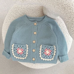 Autumn new baby clothing, 0-3 year old girls, round neck sweater, cardigan with hand hook hollow flower pocket jacket