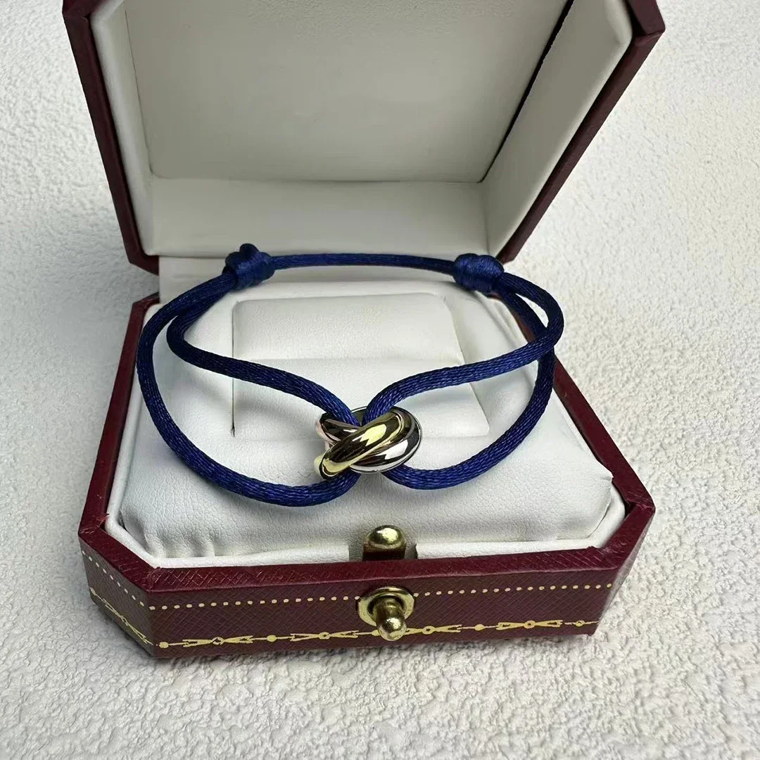 

Трехцветный браслет на удачу из стерлингового серебра 925 пробы с покрытием из золота 18 карат и тремя кольцами. Изысканный подарок пары