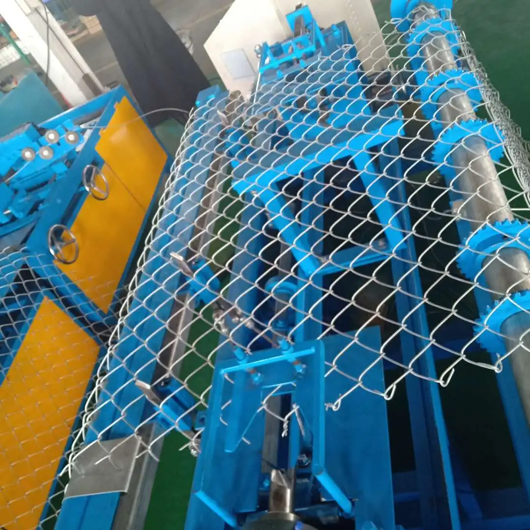 Macchina per la produzione di recinzioni automatiche per maglie a catena Macchina per la produzione di maglie diamantate di alta qualità in fabbrica con doppio filo