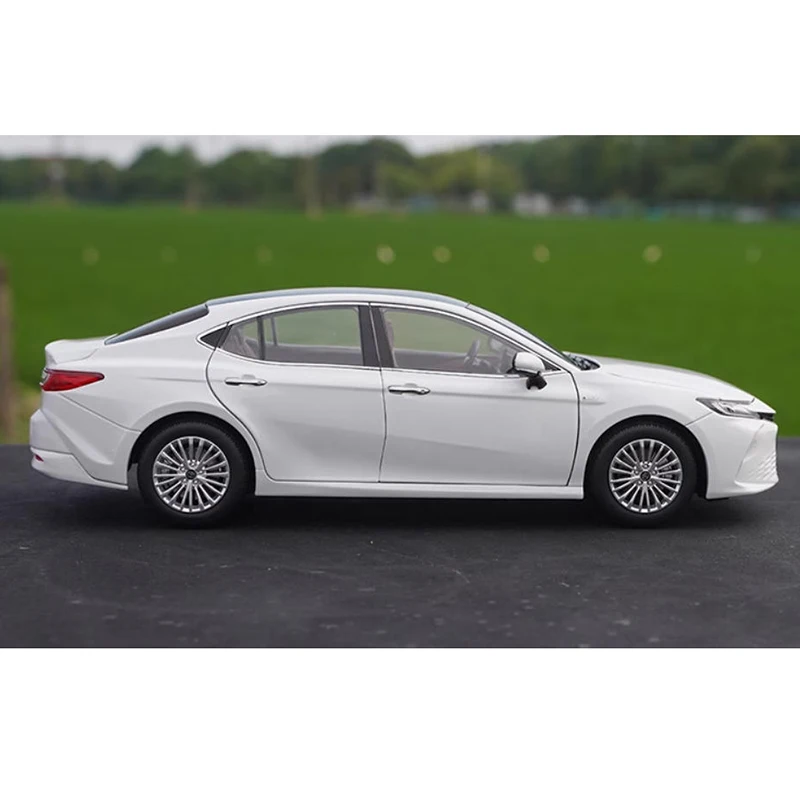 

Diecast 1:18 Scale CAMRY 2024 Alloy Car Model Static Collection Decorated Souvenir Gift Hobby & Toys