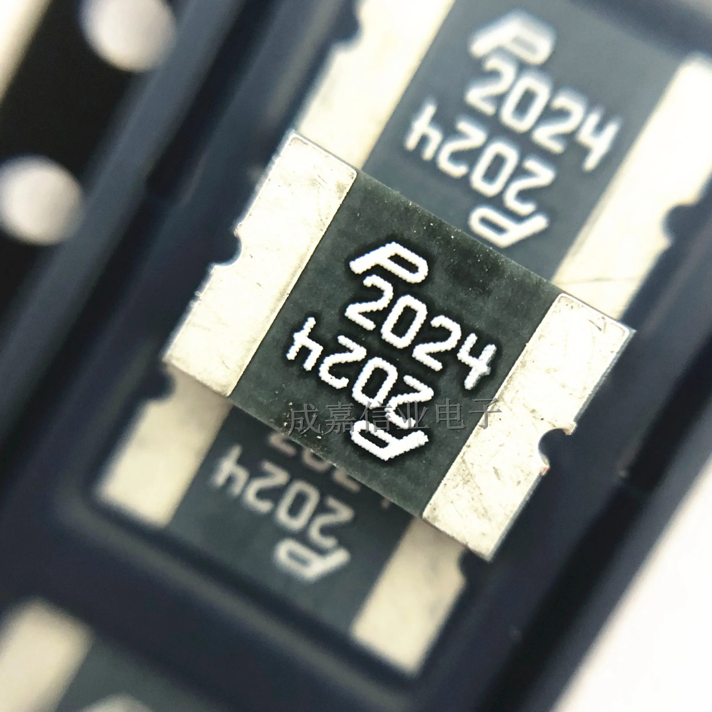 10 قطعة/الوحدة SMD2920P200TF/24 2920 2A 24V الصمامات الانتعاش الذاتي الحد الأقصى للتيار: 40A رحلة الحالية: 4A