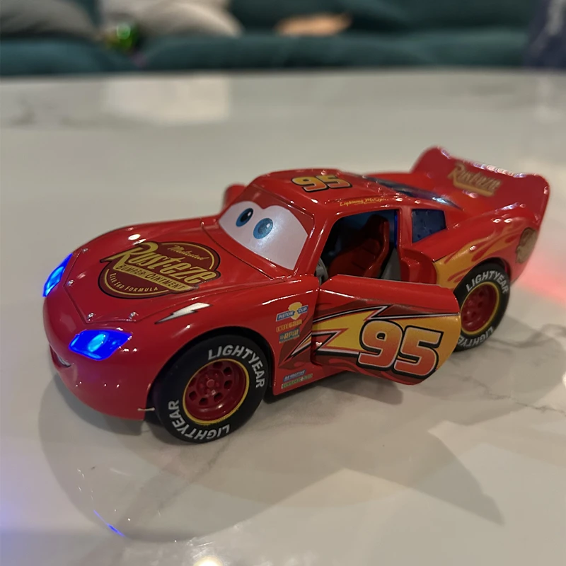 Modèle réduit de voiture Rains Mcqueen en métal moulé sous pression avec lumières, Disney Toy Story 3, roue arrière nervurée, crachez votre langue, jouets à inertie