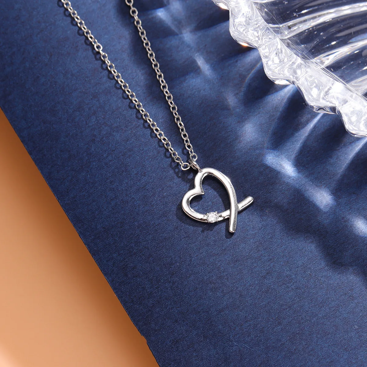 Neues Einfaches Herzförmiges Kunstdesign Blitzkristall 925 Sterling Silber Schmuck Romantische Hohle Anhänger-Halsketten XL220