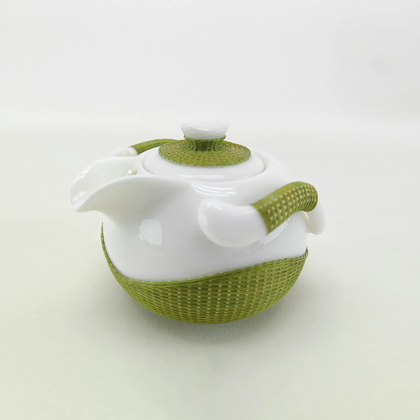 Bamboo silk buckle porcelain teapot handmade porcelain tire bamboo woven teapot teapot teacup one pot two cups portable tea set