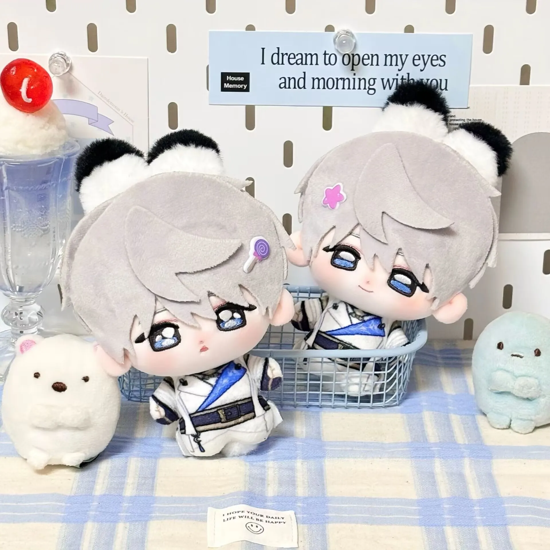 Oryginalna, autentyczna lalka bawełniana o wysokości 10 cm, wykonana przez fanów, z serii "Miłość i Głęboki Kosmos", jest bestsellerem.