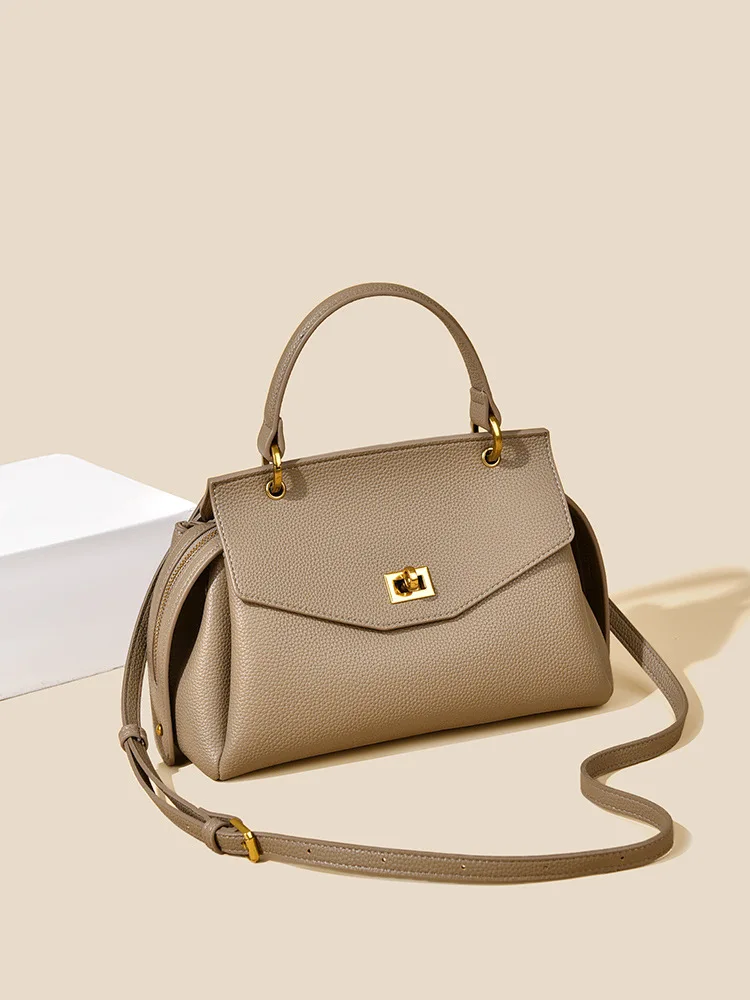 

New crossbody bag with large capacity, high-end handbag, niche design, versatile buckle, women's bag for commuting