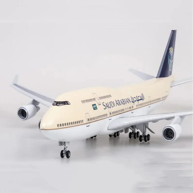 Die-Cast 47cm Aircraft Saudi Arabian Airlines B747 1:150 Scale Airplane Resin Model With Light Wheel Desk Accessories Home Decor