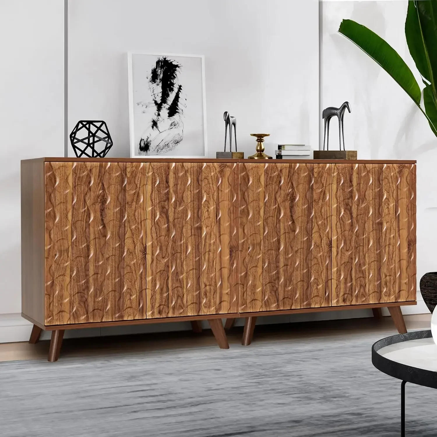 Moderne dressoirbuffetkast met Scandinavische gecanneleerde deur, grote keukenopbergkast met massief houten poten, consoletafel