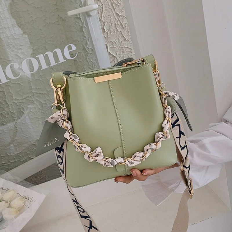 

Luxury Designer Ladies Messenger Bag Genuine Leather Elegant Shoulder Bag Popular Classic For Everyday Use Handbags