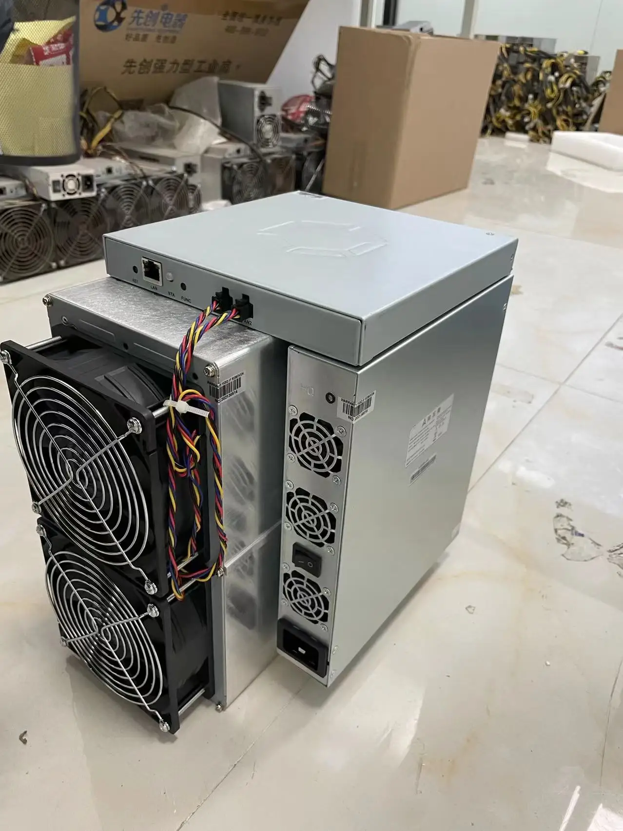 مراجعات وتحليلات لآلة تعدين البيتكوين Avalon Miner 1246: تقييم شامل لآلة تعدين العملات الرقمية