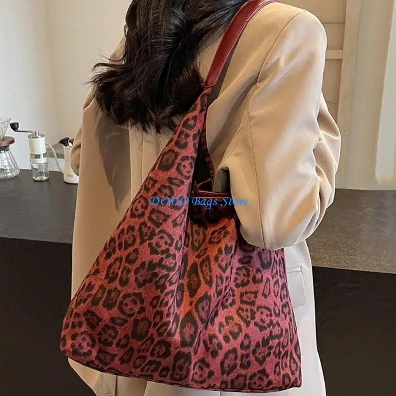 bolsa-multiuso-despojada-com-estampa-leopardo-nas-axilas-bolsa-ombro-com-interior-espacoso-para-trabalho-e-uso-diario