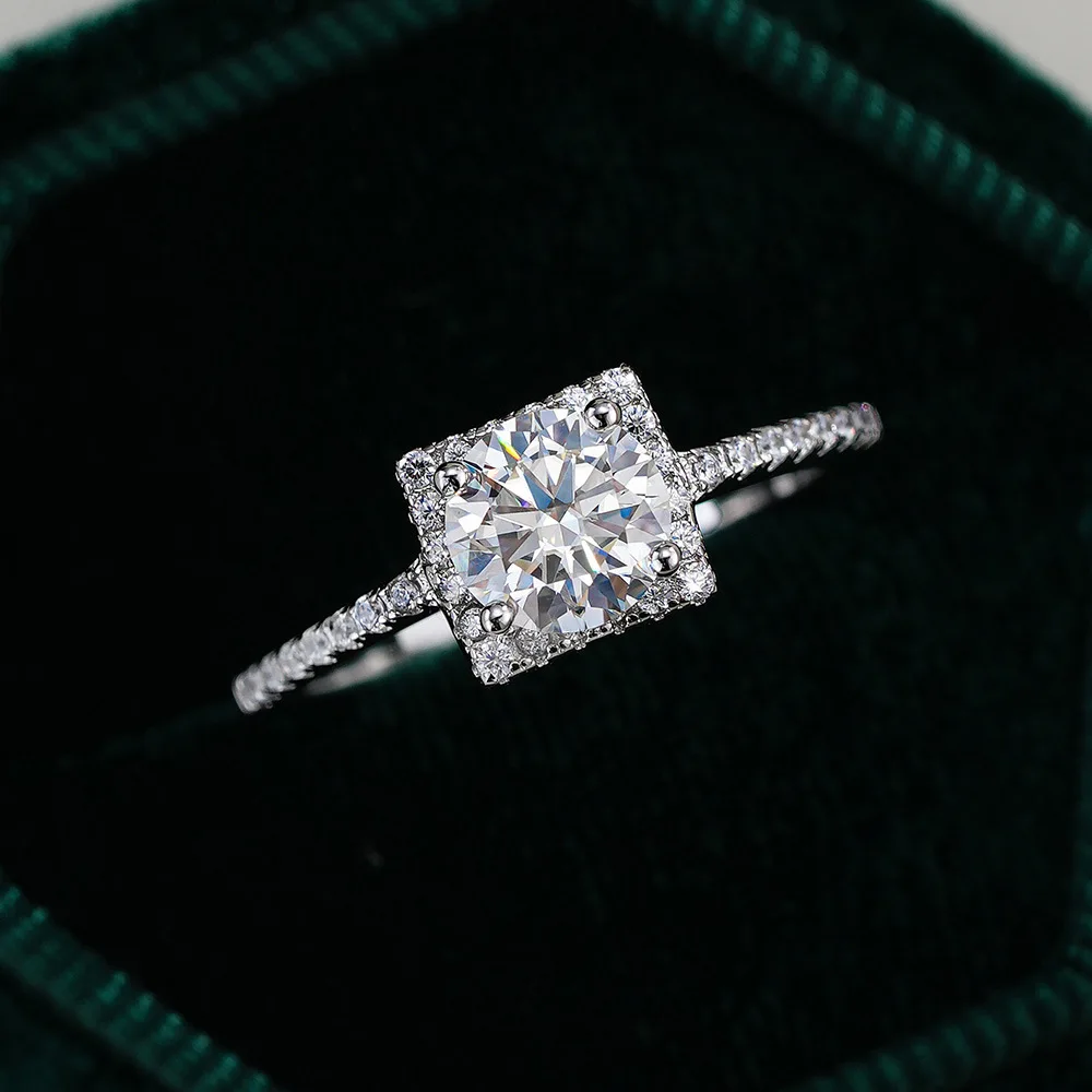 

18k White Gold 1 Carat Moissanite Diamond Ring for Women Square Group Inlaid with Simple and Generous Four Claws Platinum Pt950