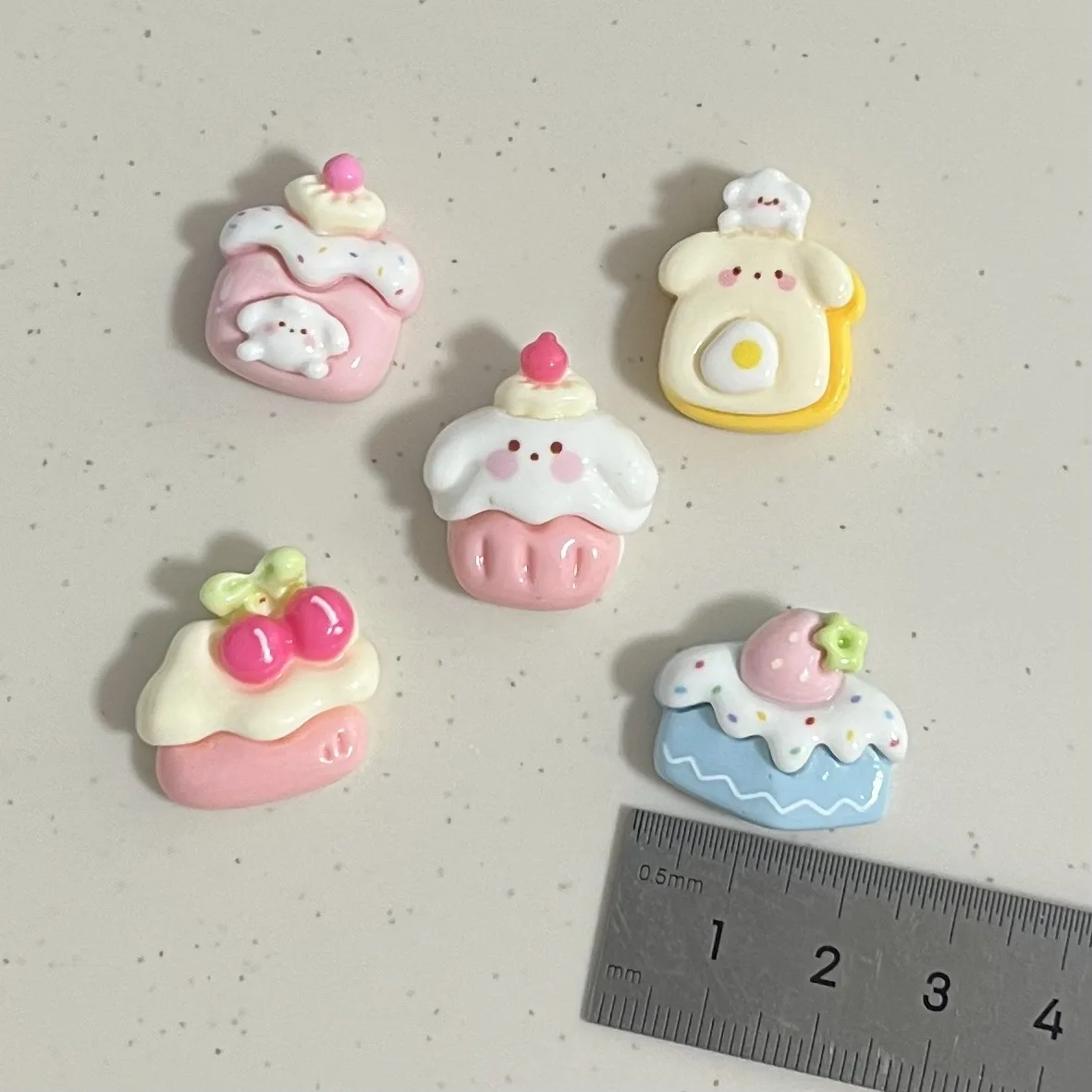 Mininstants-cabochons à dos plat en résine, série dessin animé, gâteau mignon, bricolage, matériaux d'artisanat, fabrication de bijoux, breloques, 5 pièces