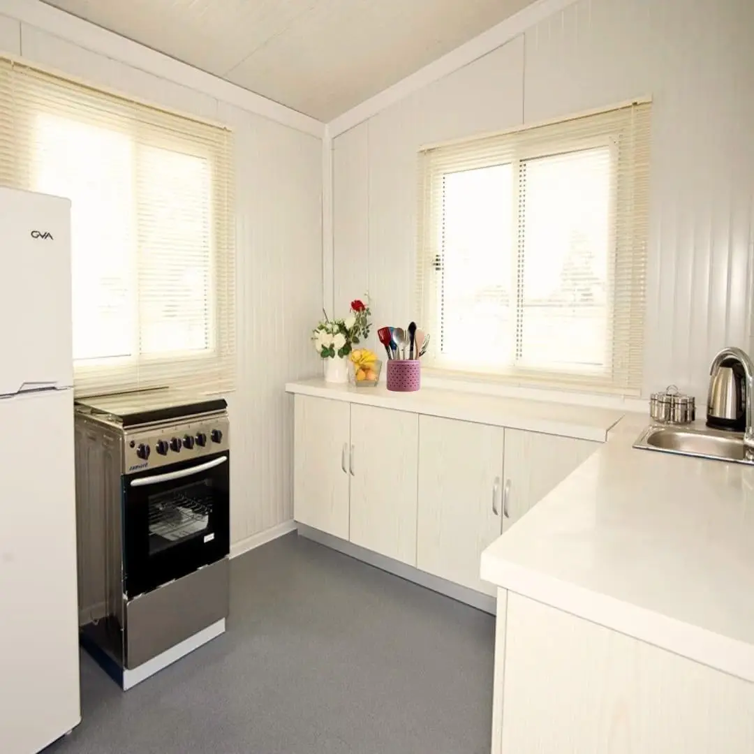 40FT منزل حاوية مسبقة الصنع متنقل وحدات جاهزة منازل صغيرة 3 غرف نوم منزل محمول قابل للتوسيع مع حمام مطبخ