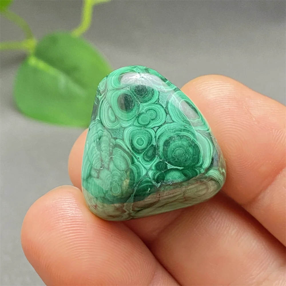 

Natural Green Malachite For Palm Play Tumbled Stone Hand Polished Home Decoration Ornaments