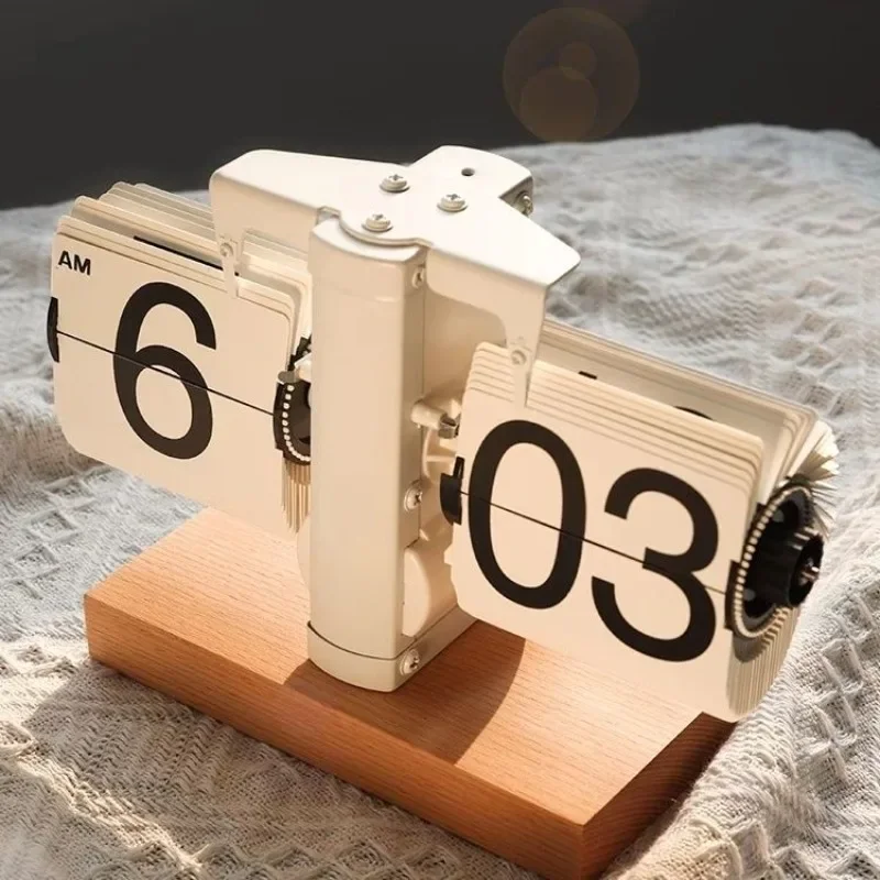 Creative Table Clock Luxury Home Decoration Modern Table Clock Retro Mechanical Flip Aesthetic Personalized Interior Accessories