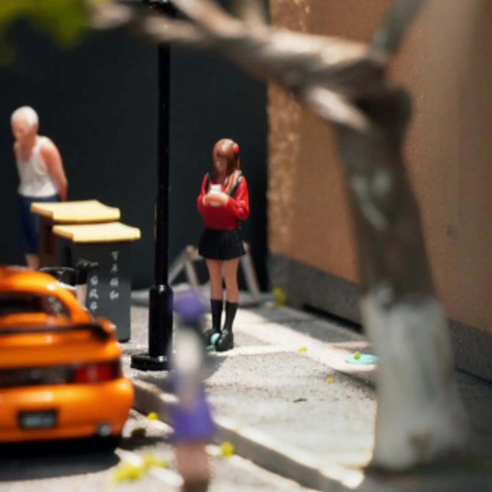 1:64 Girl with Short Skirt Model Resin Girl Model Mini Long Hair Figure for Train Station Layout Desktop Decoration DIY Scene