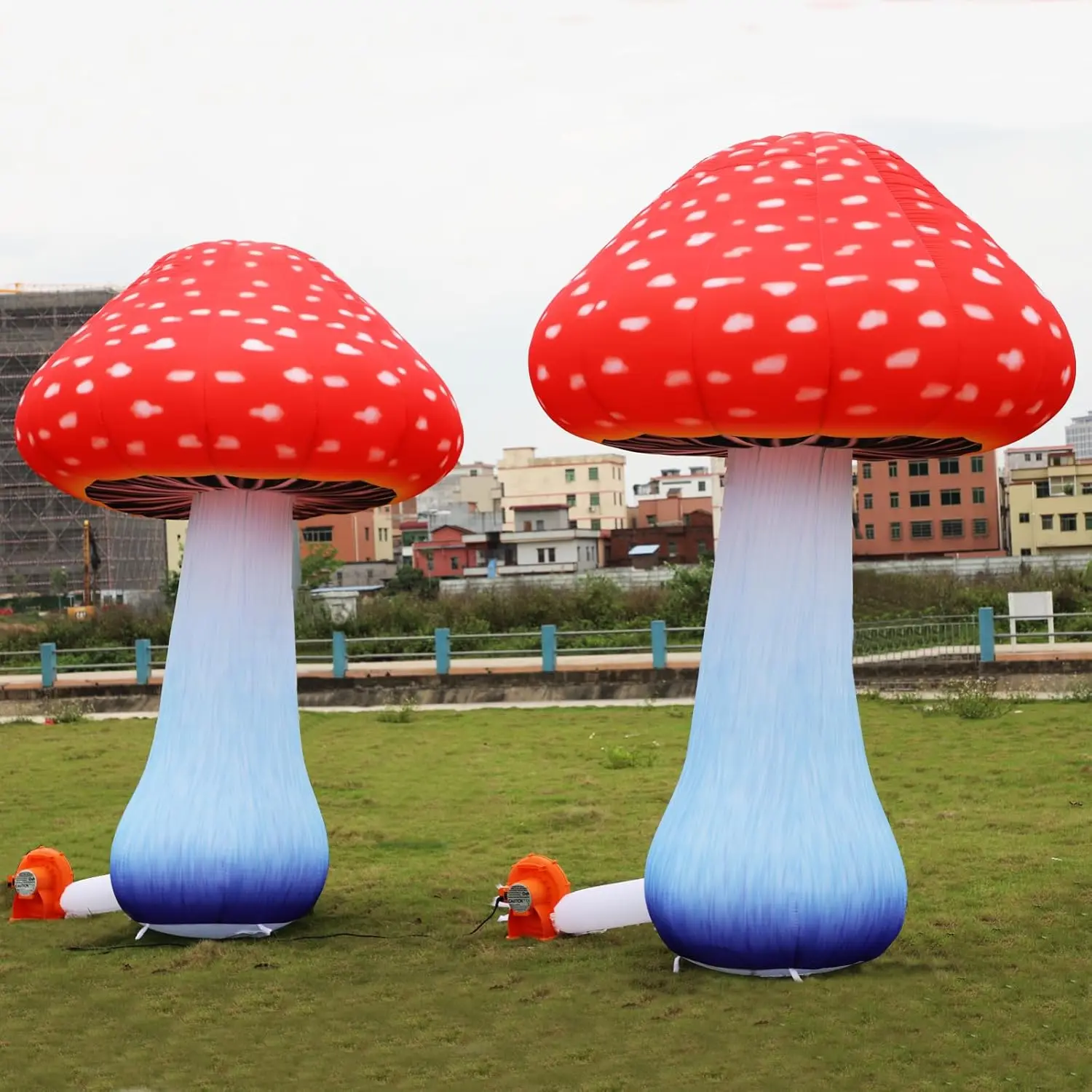 Grand champignon gonflable 8,2/10/13,2 pieds, 12 styles, avec lumière colorée, pour fête, arrière-cour, décorations de vacances